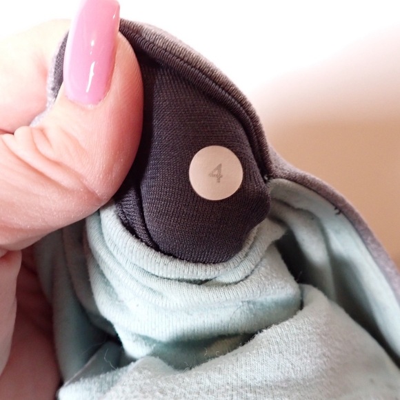 Lululemon Tadasana Slit Crop size 4 in Light Gray/Gray - Picture 7 of 10